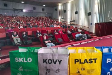 Edukace v kině Vesmír motivovala stovky žáků k třídění odpadů